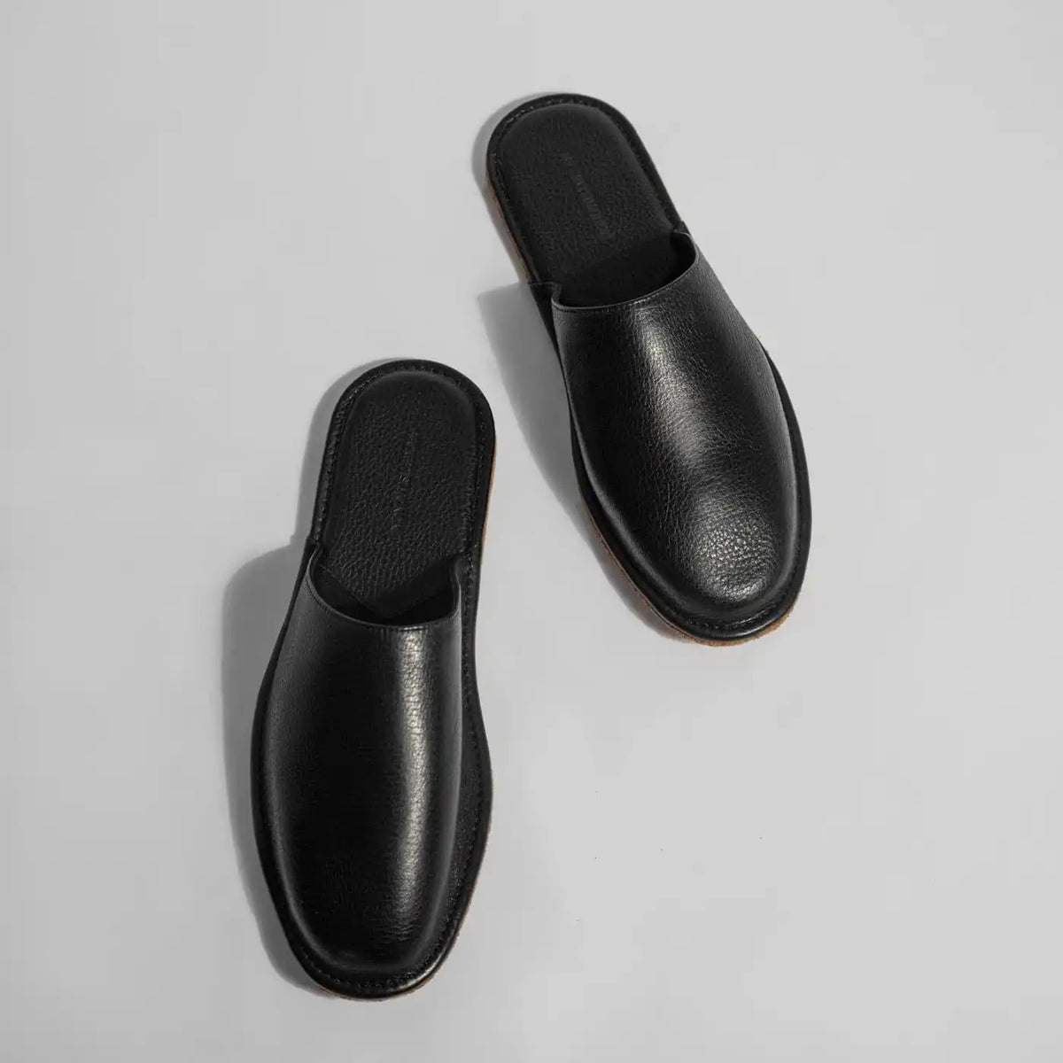 Larsen Slippers - Pebbled - Men's